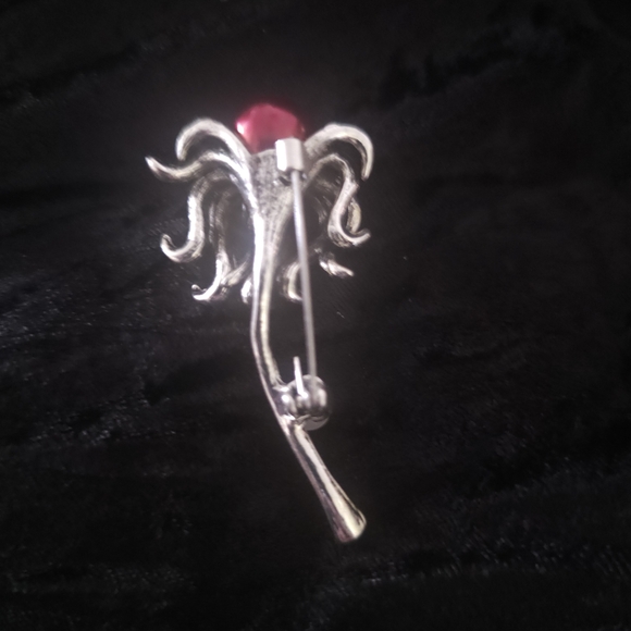 Elegant Red and Silver Brooch - Picture 3 of 6